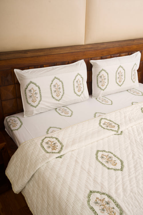 Green jasmine Mirror Bedsheet & Quilt Set