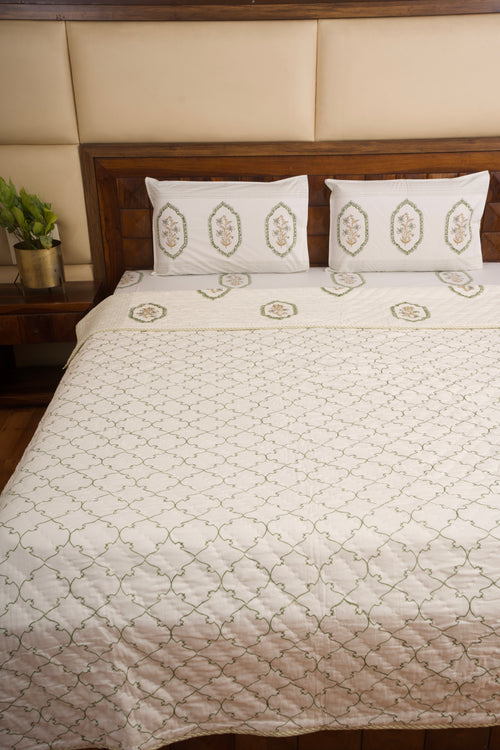 Green jasmine Mirror Bedsheet & Quilt Set