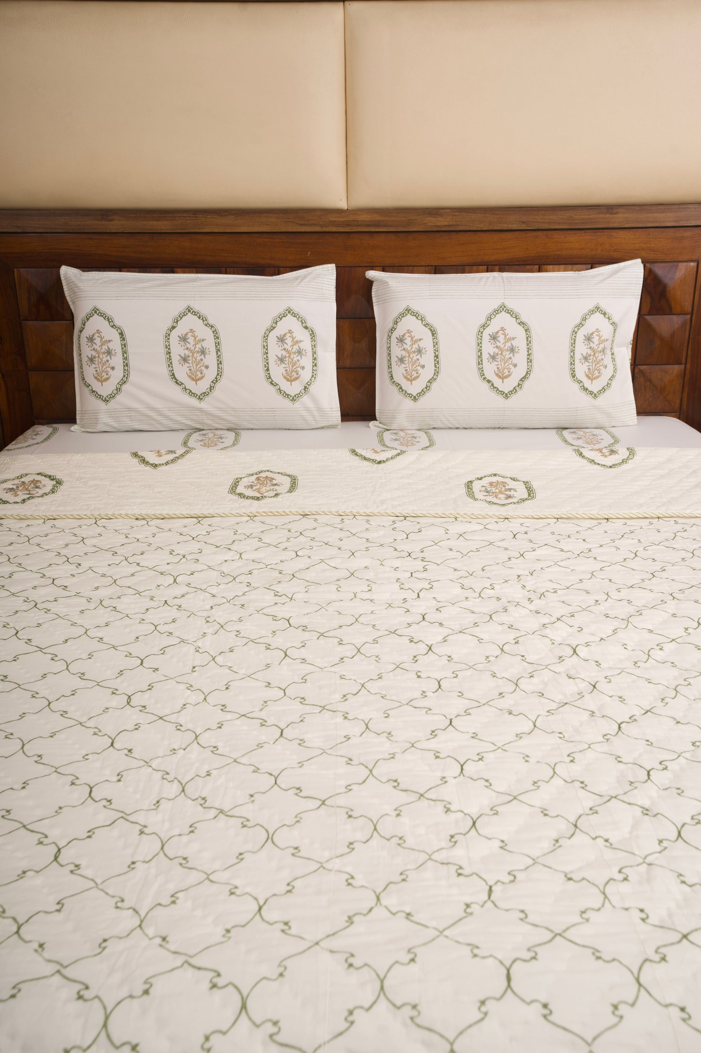 Guldasta Reversible Mulmul Cotton Quilt-King Size