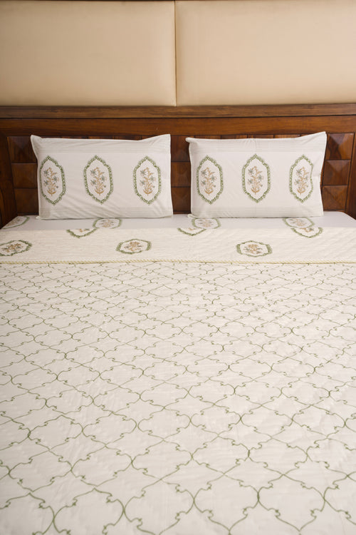 Green jasmine Mirror Bedsheet & Quilt Set