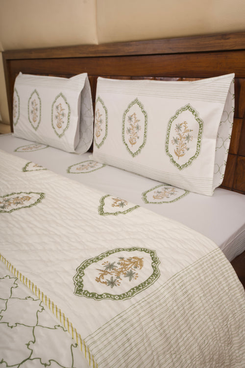 Green jasmine Mirror Bedsheet & Quilt Set