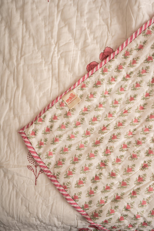 Gulaabi Pankhuri Reversible Mulmul Cotton Quilt