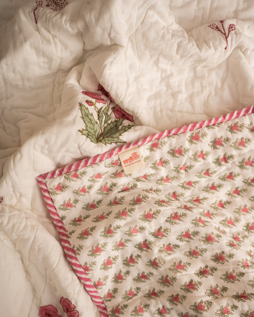 Gulaabi Pankhuri Reversible Mulmul Cotton Quilt