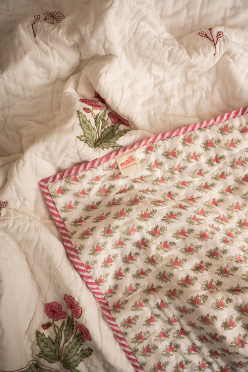 Gulaabi Pankhuri Reversible Mulmul Cotton Quilt