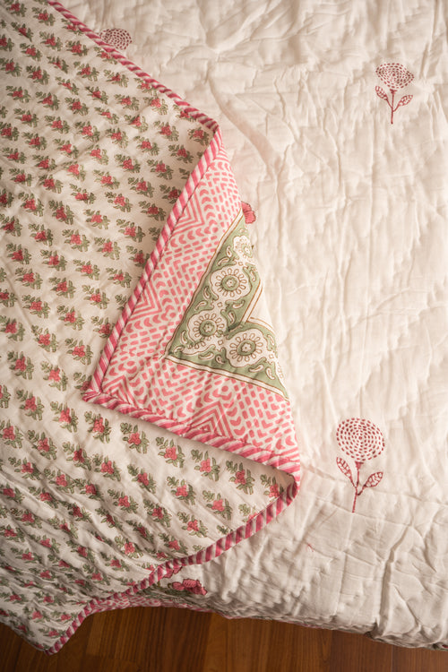 Gulaabi Pankhuri Reversible Mulmul Cotton Quilt