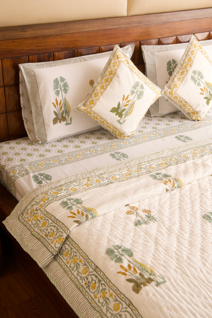 Dessert Guldasta Bedsheet & Quilt Set
