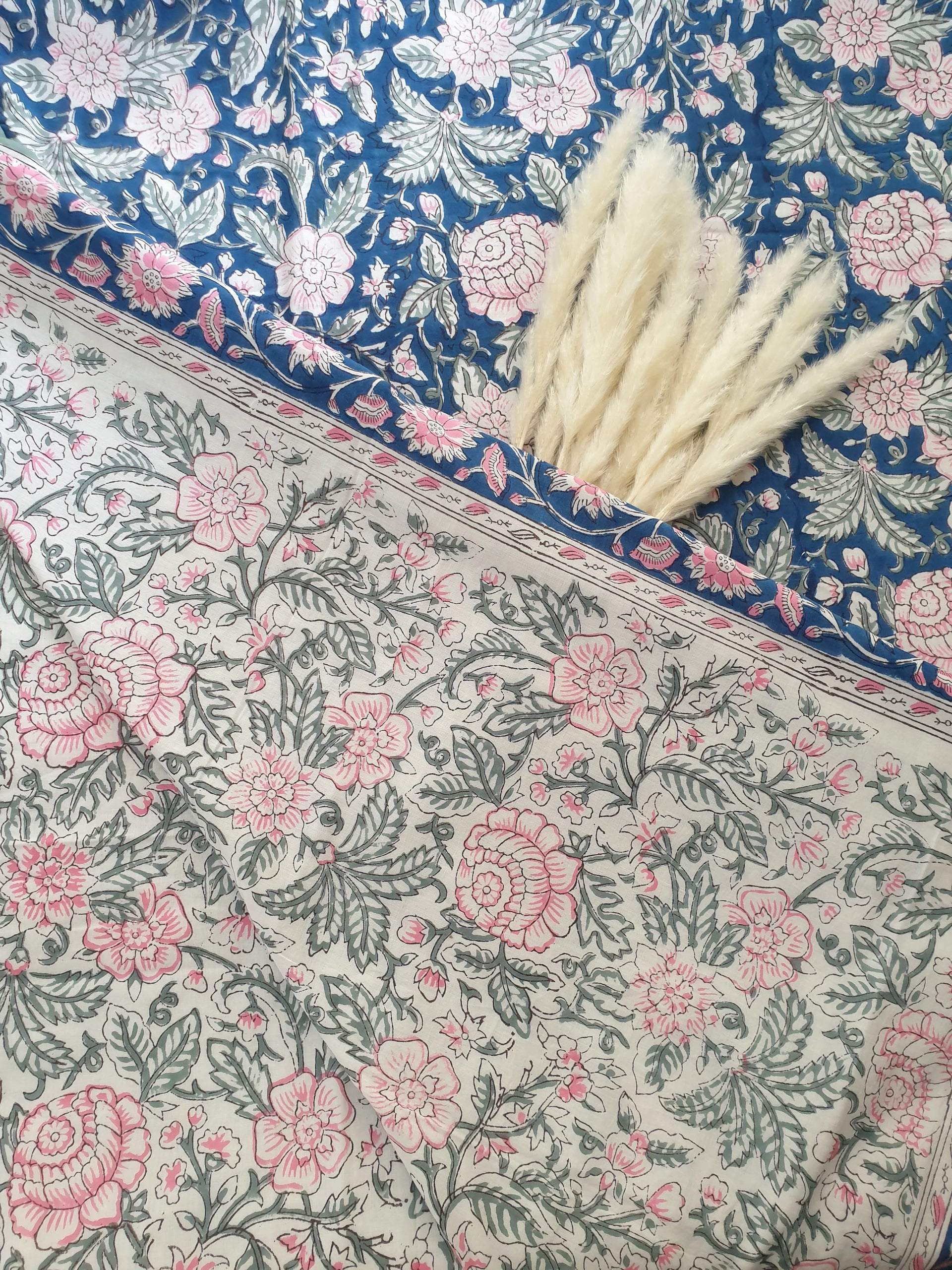 Neel Gulab Bedsheet & Dohar Set